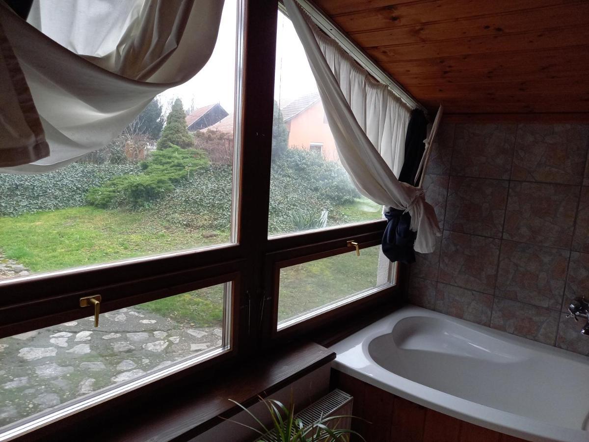 Idill Ueduelohaz Villa Tiszafured Luaran gambar