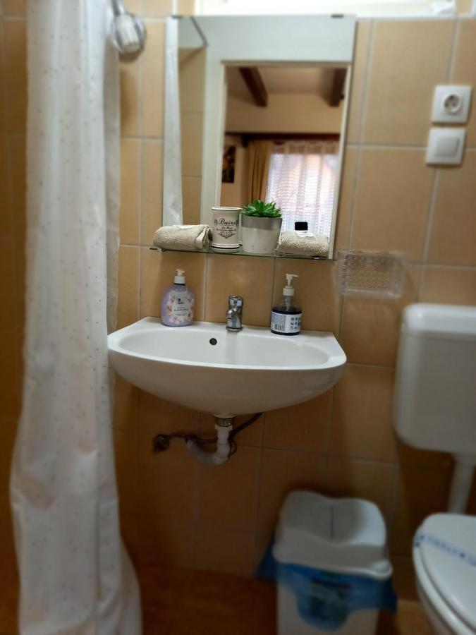 Idill Ueduelohaz Villa Tiszafured Luaran gambar
