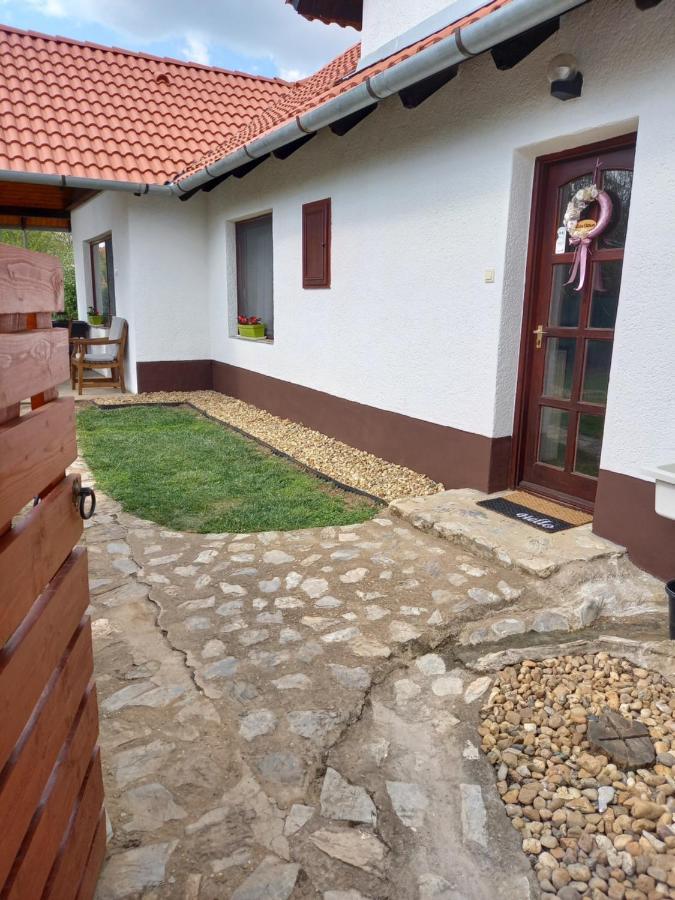 Idill Ueduelohaz Villa Tiszafured Luaran gambar