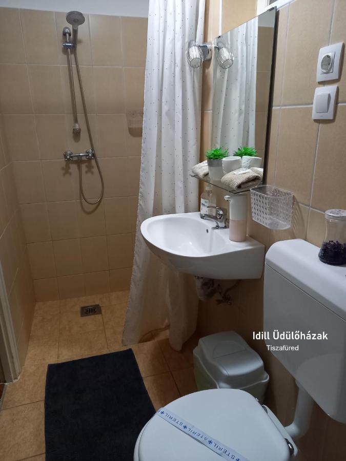 Idill Ueduelohaz Villa Tiszafured Luaran gambar