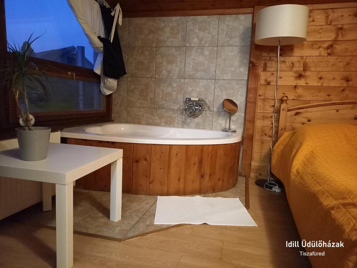 Idill Ueduelohaz Villa Tiszafured Luaran gambar