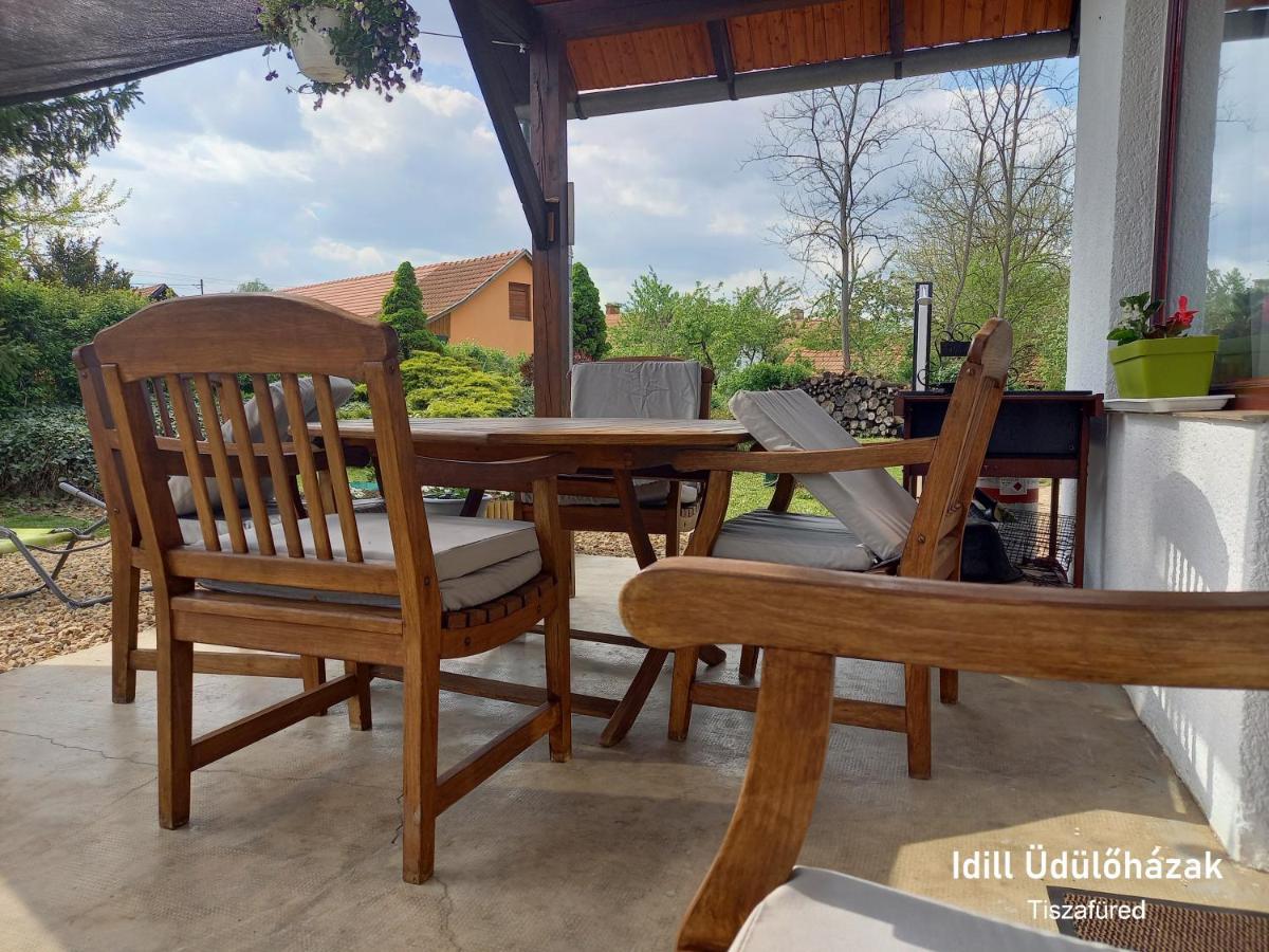 Idill Ueduelohaz Villa Tiszafured Luaran gambar