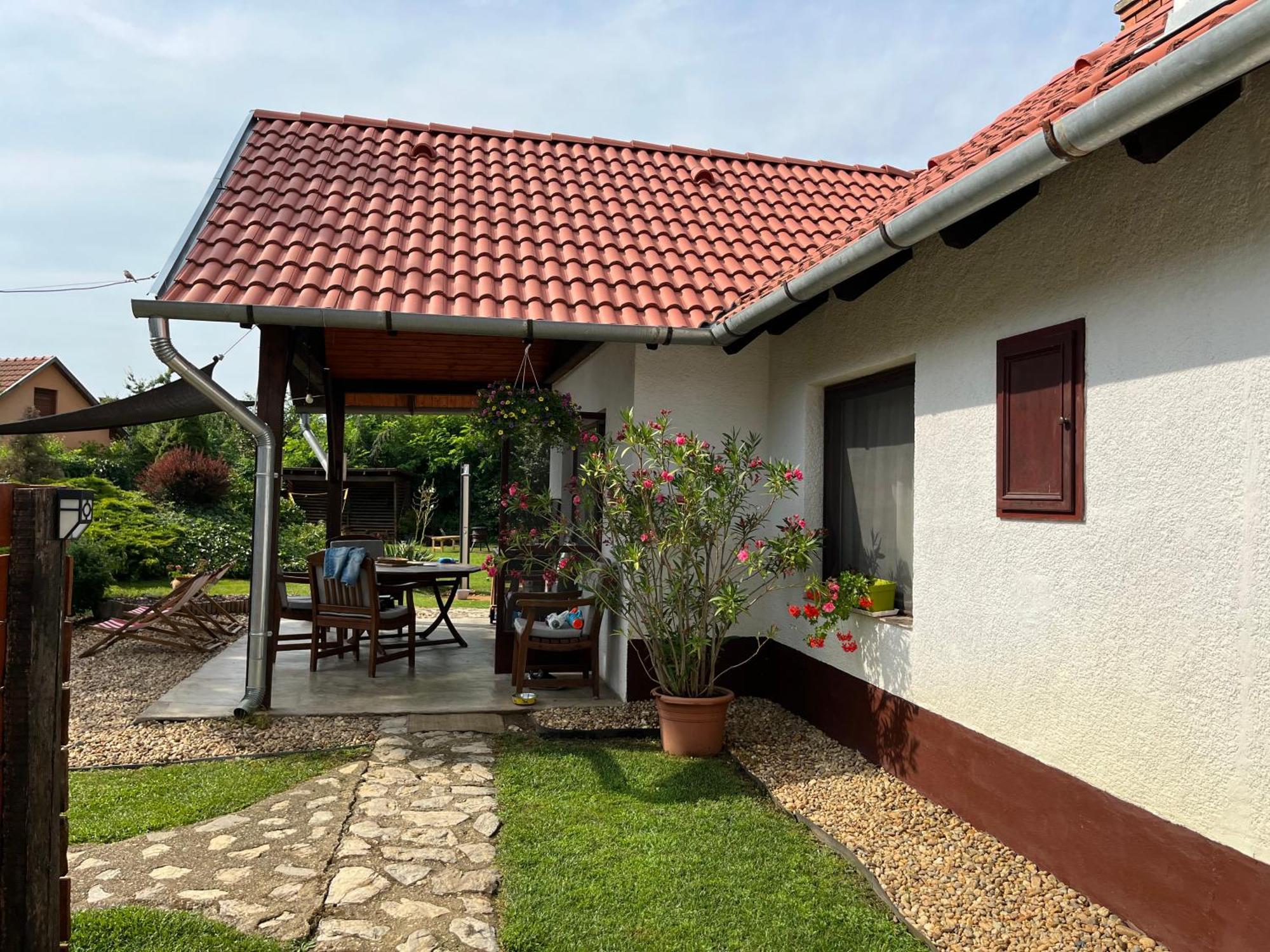 Idill Ueduelohaz Villa Tiszafured Luaran gambar